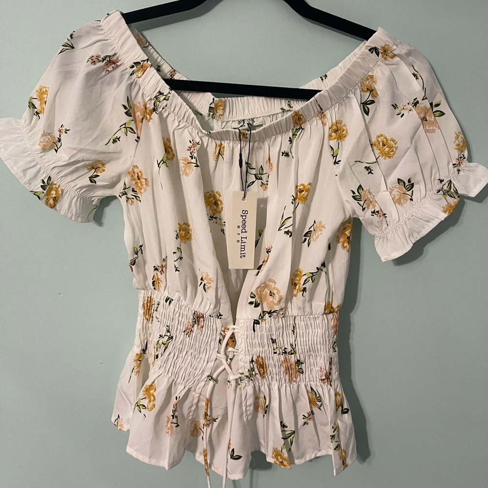 NWT-Speed Limit mph Floral Top size Large    **AB0485**